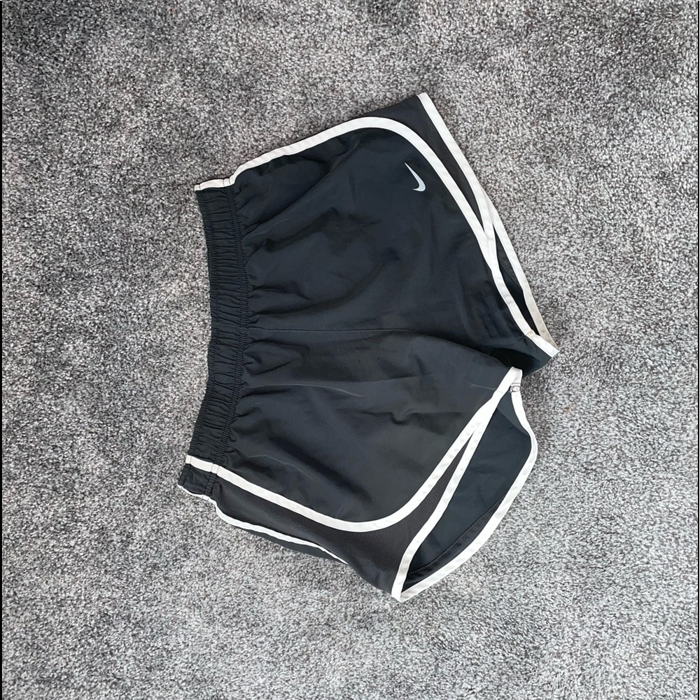 Women’s Nike Tempo Dry Core 3” Running Shorts.